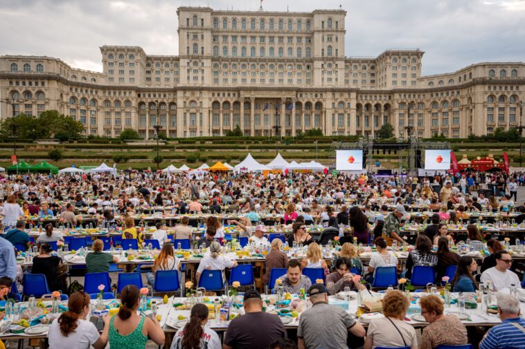 romania-sets-guinness-record-with-miles-long-table,-raises-funds-for-pediatric-psychiatry-hospital