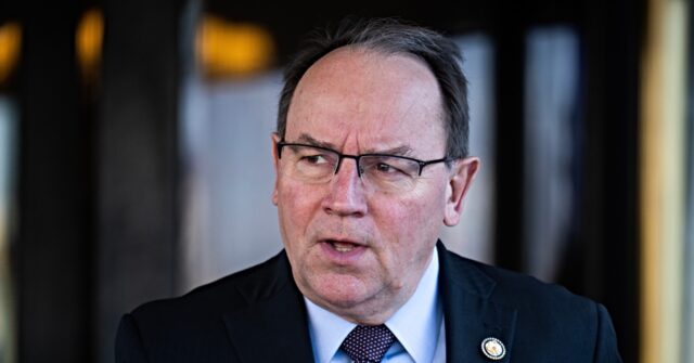 rep.-tom-tiffany-swims-to-safety-after-small-plane-he’s-in-loses-power,-ditches-in-wisconsin-lake
