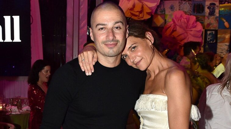 katie-holmes-sizzles-in-bikini-as-she-kisses-boyfriend-during-lake-como-getaway