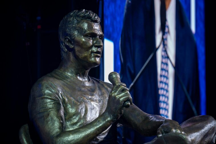 charlie-kirk-statue-defaced-with-red-paint-after-unveiling