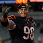 former-navy-midshipman-landon-robinson-shows-up-to-his-first-nfl-game-in-full-dress-military-uniform