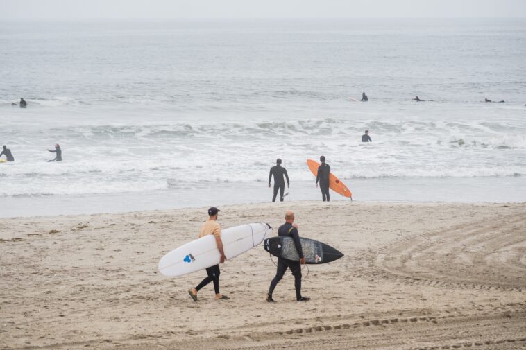 nyc-beaches,-pools-close-for-year-—-but-new-bill-could-extend-season-by-a-month
