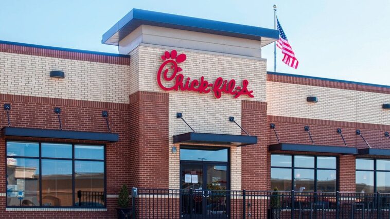 chick-fil-a-is-one-of-america’s-toughest-franchises,-and-the-startup-cost-may-shock-you
