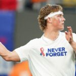 jaxson-dart-takes-brutal-hit-early-in-giants-vs-cowboys-opener-but-what-happened-next-was-kind-of-surprising