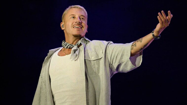 robert-kraft,-gillette-stadium-boot-macklemore-from-ed-sheeran-tour-over-‘free-palestine’-rant