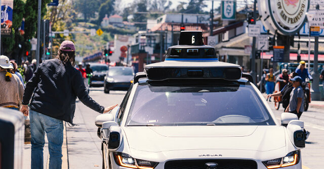 waymo-self-driving-car-pulls-over-and-calls-police-on-passengers-over-‘ghost-gun’