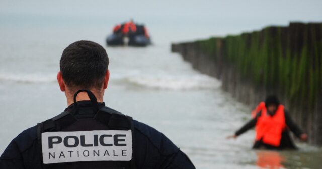 french-police-witnessed-‘assisting’-illegal-migrants-cross-english-channel-by-australian-newspaper