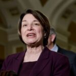 klobuchar’s-attempt-to-seem-relatable,-show-fandom-for-home-team-before-nfl-opener,-goes-viral-thanks-to-zero-effort-pandering