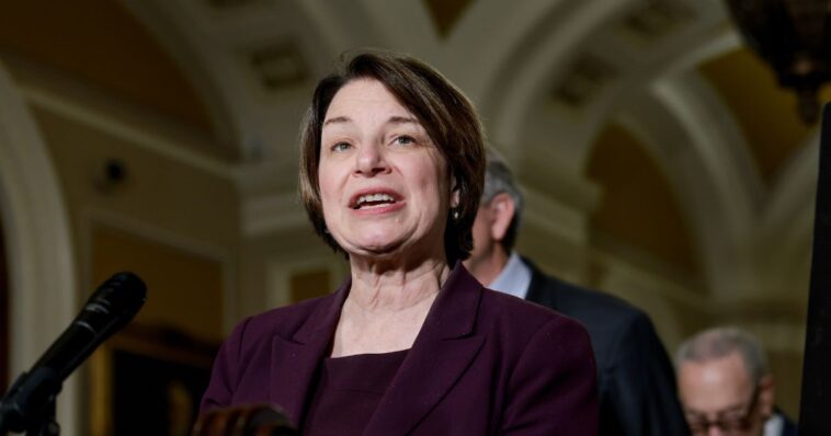 klobuchar’s-attempt-to-seem-relatable,-show-fandom-for-home-team-before-nfl-opener,-goes-viral-thanks-to-zero-effort-pandering