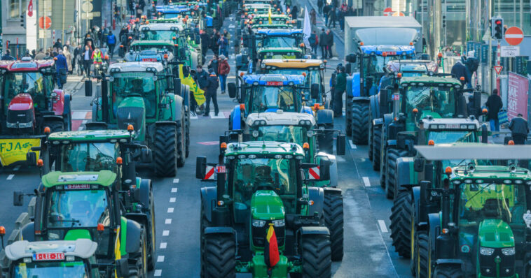 romania’s-sovereigntist-revolt:-tens-of-thousands-of-farmers-storm-bucharest-as-country’s-globalist-elite-choose-foreign-imports-over-own-people