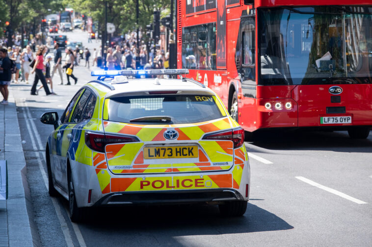 london-police-on-the-hunt-for-british-man-accused-of-assaulting-3-jewish-teens-on-bus