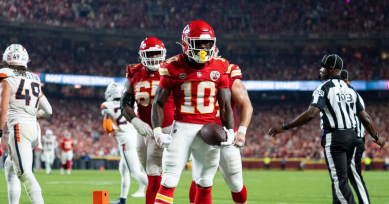 watch:-chiefs-used-a-clever-bit-of-‘gamesmanship’-during-tv-timeouts-to-gain-an-edge-over-the-broncos