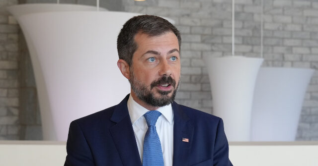 pete-buttigieg-backs-expanding-supreme-court,-calls-it-a-‘nakedly-partisan-institution’
