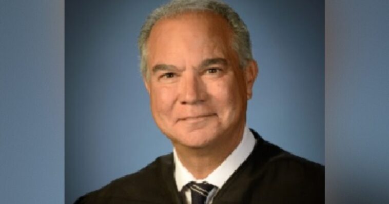 board-votes-to-close-kennedy-center-after-leftist-obama-judge-bars-trump’s-name-from-facade