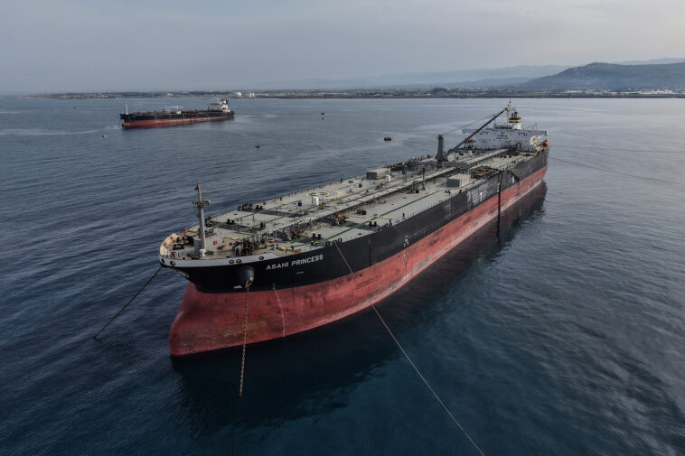 us,-gulf-allies-conducting-daytime-transits-through-strait-of-hormuz:-report