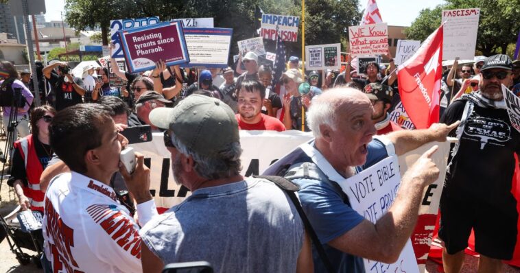 antifa-thugs-attack-christian-street-evangelist-outside-gop-event