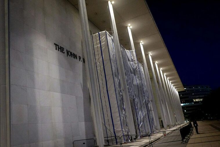 kennedy-center-to-‘immediately’-close-down-as-video-shows-‘completely-unsafe-conditions’