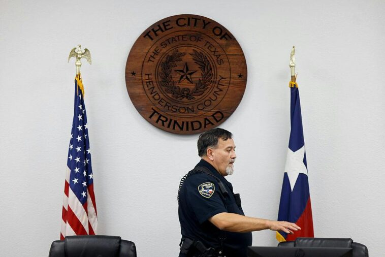 police-department-shut-down-after-mom-arrested-for-facebook-post-about-dirty-water
