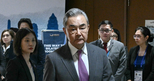 china-pressures-iran-to-open-strait-of-hormuz-as-foreign-minister-visits-beijing