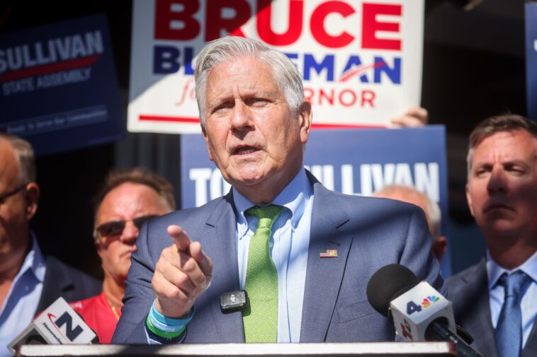 bruce-blakeman-pitches-nassau-budget-with-no-tax-hike,-more-cops