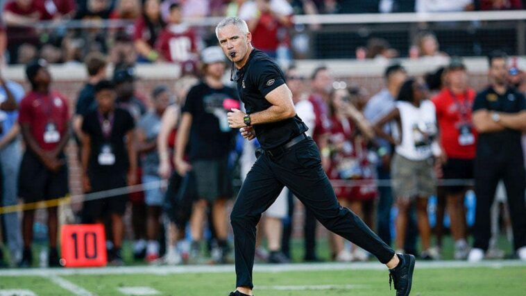 fans-falsely-claim-to-have-spotted-moving-trucks-outside-fsu-head-coach-mike-norvell’s-house