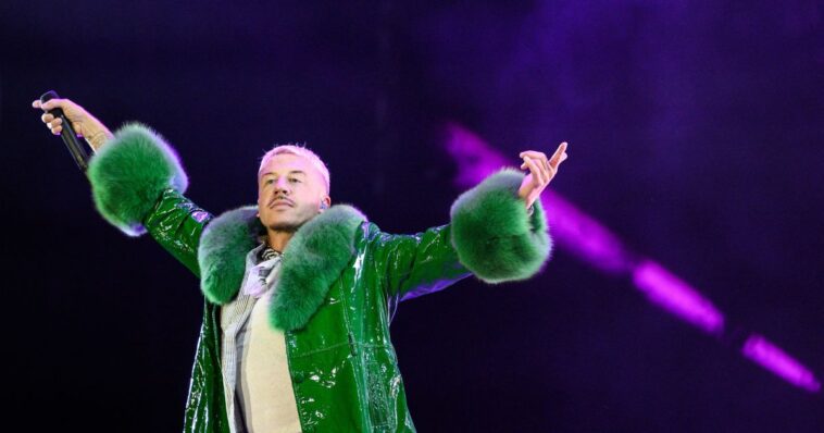 rapper-macklemore-claims-he-was-dropped-from-tour-merely-for-saying-‘free-palestine,’-old-pictures-prove-why-that’s-a-lie