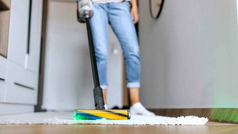 this-$200-cordless-vacuum-dropped-to-$140-on-amazon-—-over-10,000-sold-last-month