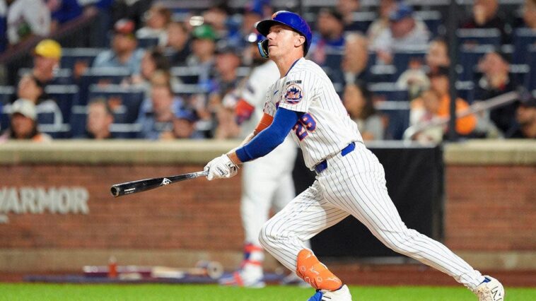 brutal-mlb-collision-leaves-new-york-mets-first-baseman-jared-young-motionless-on-the-field