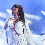 country-star-ella-langley’s-‘choosin’-texas’-ties-mariah-carey’s-christmas-classic-for-most-weeks-at-#1-on-billboard-chart