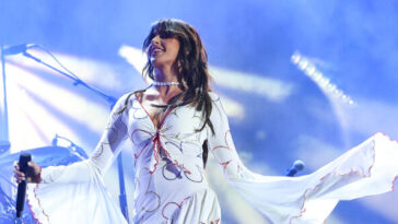 country-star-ella-langley’s-‘choosin’-texas’-ties-mariah-carey’s-christmas-classic-for-most-weeks-at-#1-on-billboard-chart