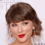colin-kaepernick-claims-his-mom-urged-him-to-ask-taylor-swift-for-a-date-years-before-travis-kelce:-‘not-my-type’