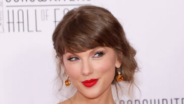 colin-kaepernick-claims-his-mom-urged-him-to-ask-taylor-swift-for-a-date-years-before-travis-kelce:-‘not-my-type’