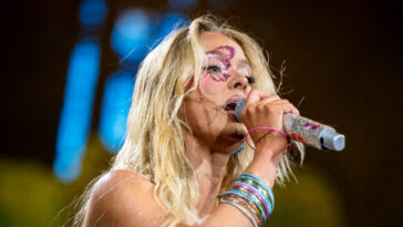 zara-larsson-erupts-at-‘f**king-losers’-in-white-house-using-her-song-to-promote-deportations:-‘we’re-not-that-different-from-the-people-in-the-video’