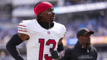 cardinals-player-fined-for-writing-‘glory-be-2-god’-on-his-eye-black
