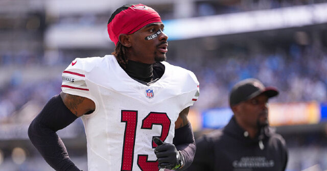 cardinals-player-fined-for-writing-‘glory-be-2-god’-on-his-eye-black