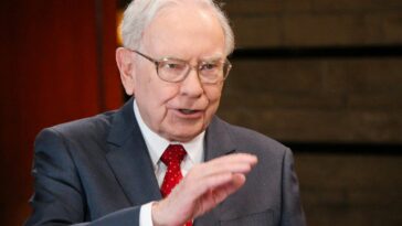 warren-buffett-steps-down,-says-‘father-time-always-wins’