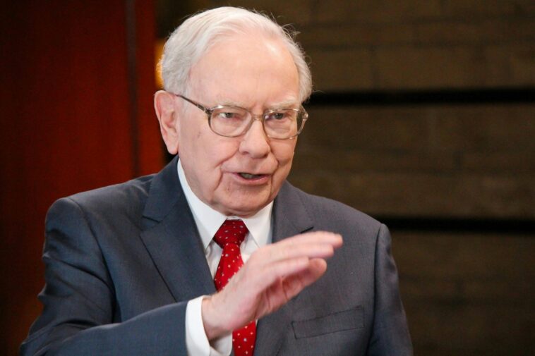 warren-buffett-steps-down,-says-‘father-time-always-wins’