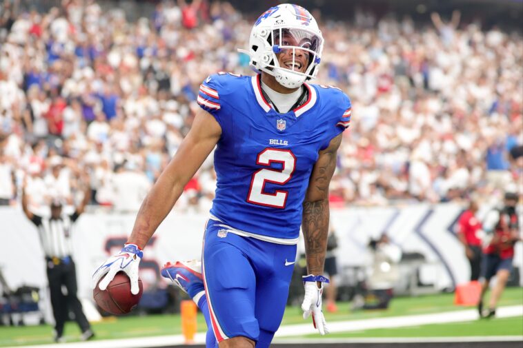 dj-moore’s-injury-status-revealed-after-leaving-bills’-week-2-win-early