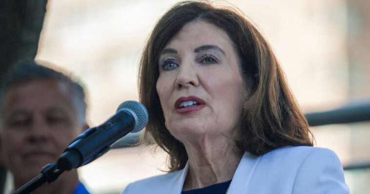 teachers-unions-throw-a-public-fit-over-kathy-hochul’s-rare-good-move-to-sign-onto-trump’s-education-plan