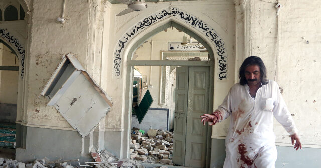 suicide-bomb-attack-at-pakistan-mosque-kills-27