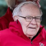 warren-buffett-steps-down-as-chairman-of-berkshire-hathaway,-names-his-replacement:-‘father-time-always-wins’
