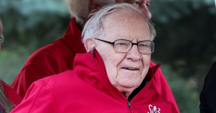 warren-buffett-steps-down-as-chairman-of-berkshire-hathaway,-names-his-replacement:-‘father-time-always-wins’