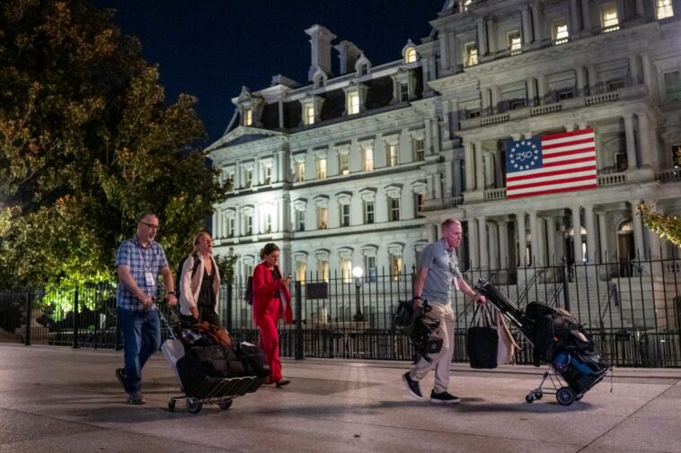 cnn,-ms-now-reporters-turned-away-from-white-house-as-ban-takes-effect