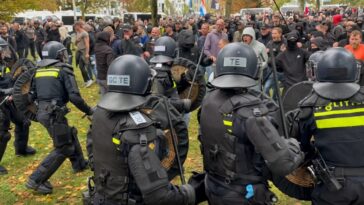 the-remigration-war:-fed-up-dutch-clash-with-police-as-anti-immigration-protest-turns-chaotic-in-the-hague-(videos)