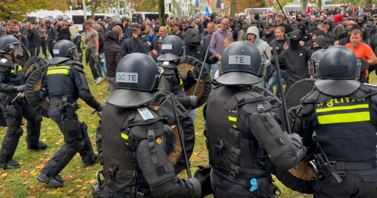 the-remigration-war:-fed-up-dutch-clash-with-police-as-anti-immigration-protest-turns-chaotic-in-the-hague-(videos)