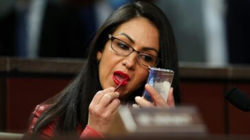 ‘i’m-not-a-lesbian’:-lauren-boebert-denies-sleeping-with-three-staffers