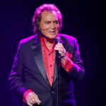 engelbert-humperdinck-reveals-how-an-untied-shoelace-saved-his-life-during-british-army-service