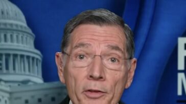 sen.-barrasso:-trump-banning-media-outlets-doesn’t-violate-constitution