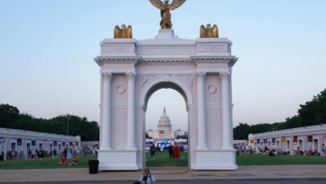 trump-says-triumphal-arch-will-double-as-‘top-grade-military-complex’