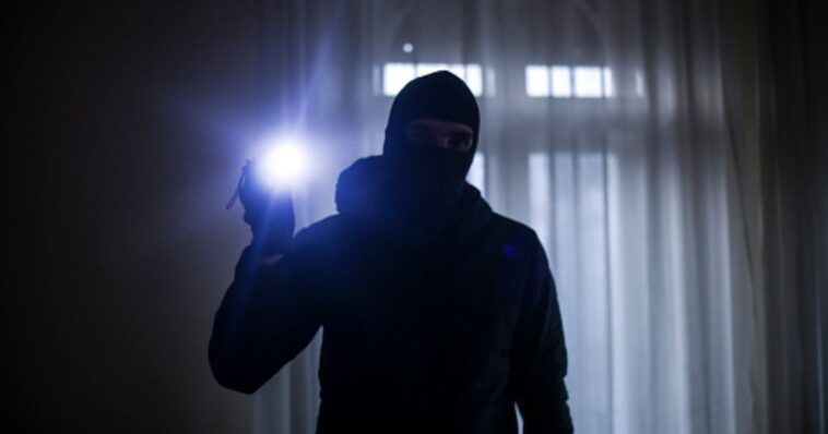 burglar-breaks-glass,-alerts-armed-alabama-homeowner-–-it’s-last-mistake-he-ever-made